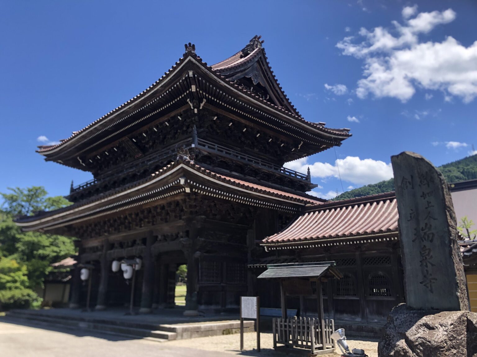 富山県南砺市井波の観光完全ガイド – 木彫りと瑞泉寺の静かな場所 | 南砺市発着旅ブログ