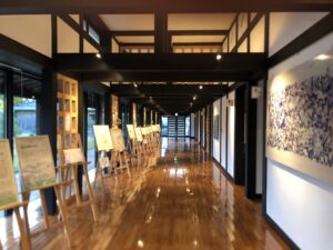 椿館のなかには展示物もたくさんある。2025年10月撮影